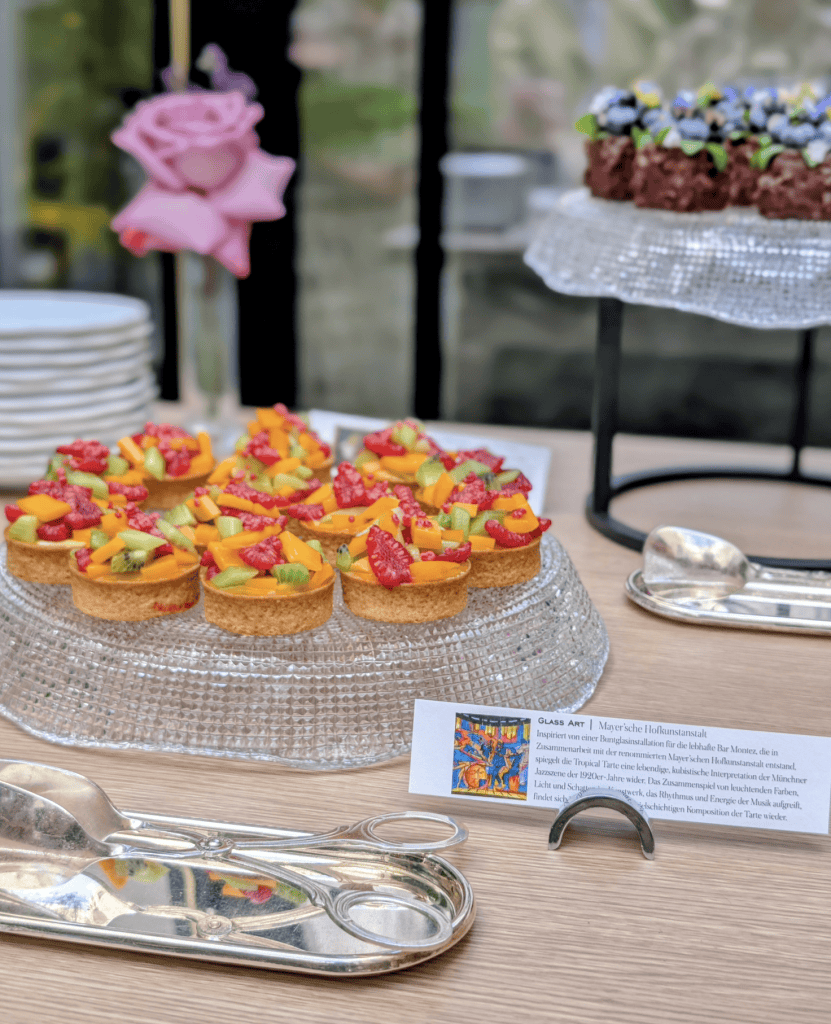 Art Afternoon Tea im Rosewood Munich Hotel Sommer 2026_Credit Mike Badstübner