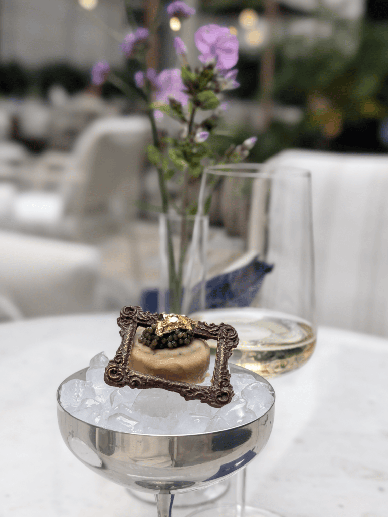 Art Afternoon Tea im Rosewood Munich Hotel Sommer 2026_Credit Mike Badstübner